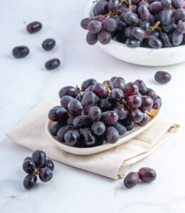 Black loose Grapes